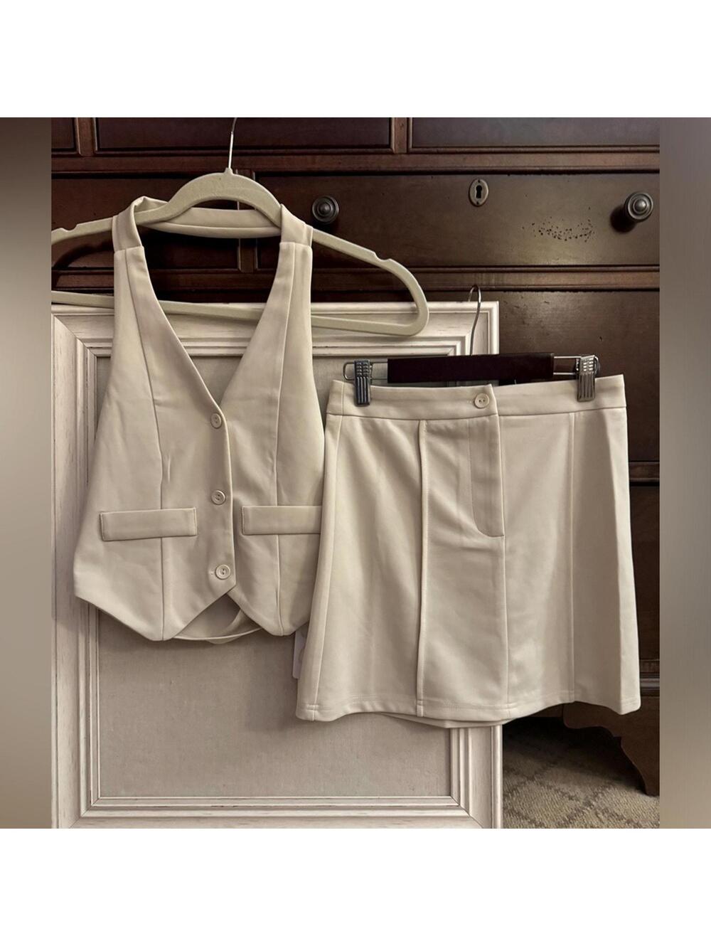 Commense Cream halter neck fitted vest with matching skirt suit NWT S